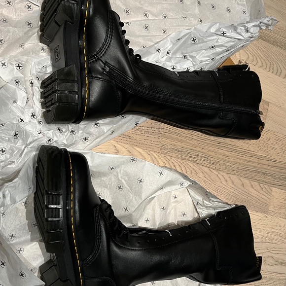 Dr. Martens Shoes - Dr.Martens Audrick 20I BOOT